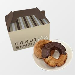 ドーナッツ箱(240×90×90mm・キャリー箱・カードB 310g・OPニス（微光沢）・22営業日)
